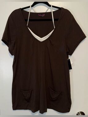 L.A. Blues Vintage Y2K Brown Short Sleeve V-Neck Tee with White Trim